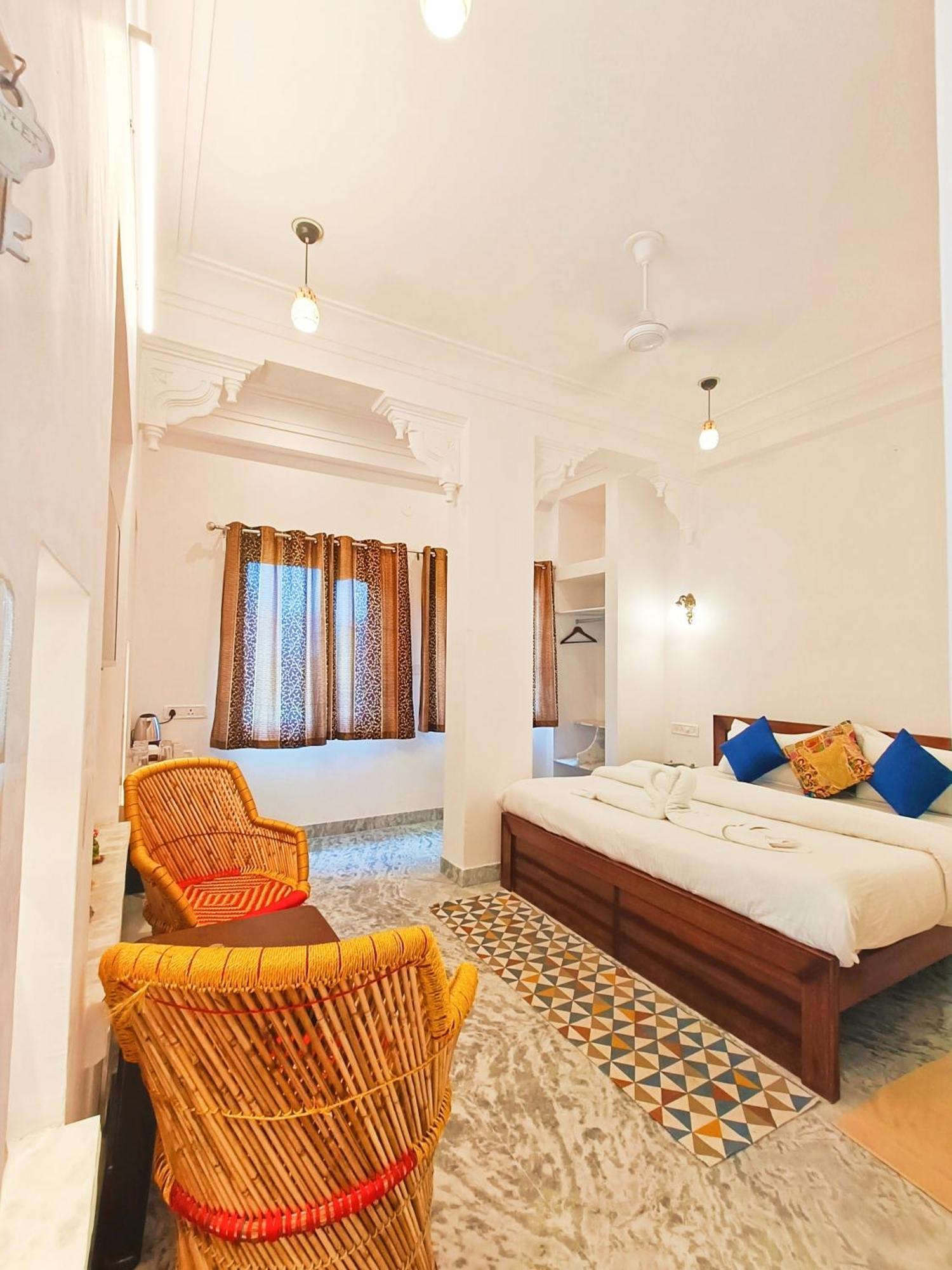 Prakash Ji'S Haveli -Luxurious Lakeside Retreat- Ξενοδοχείο Ουνταϊπούρ Δωμάτιο φωτογραφία